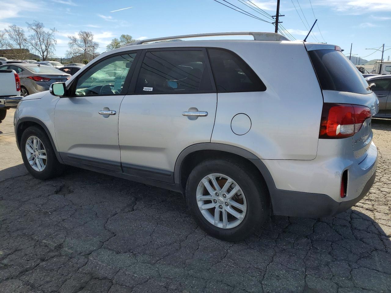 2015 Kia Sorento Lx - Image 2