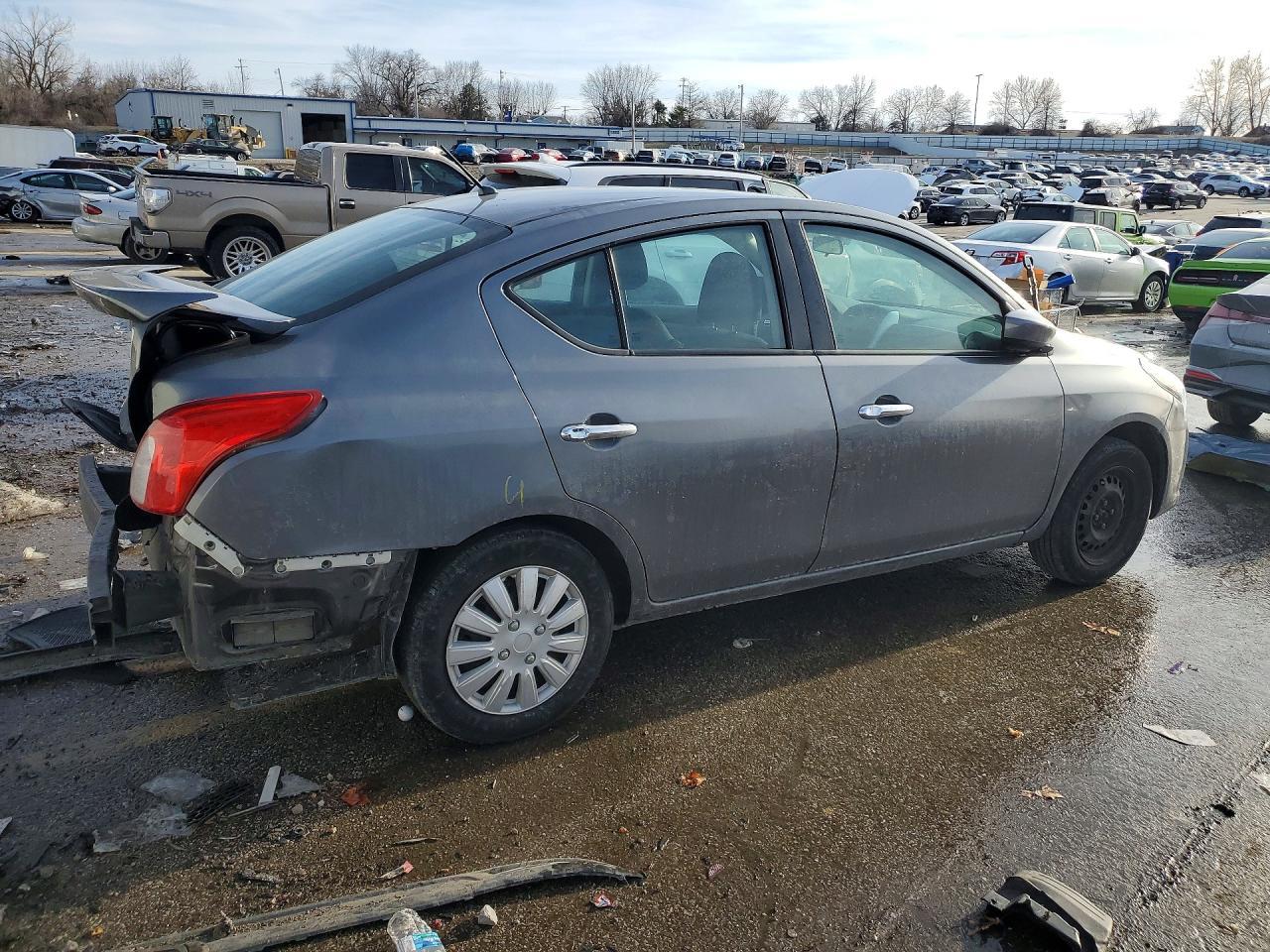 2019 Nissan Versa S - Фото 3