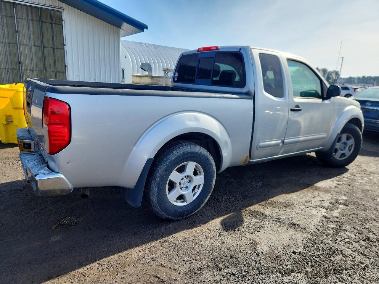 2005 Nissan Frontier King Cab Le - Image 3