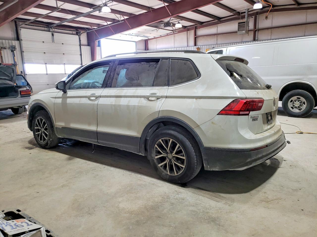 2021 Volkswagen Tiguan S - Фото 2