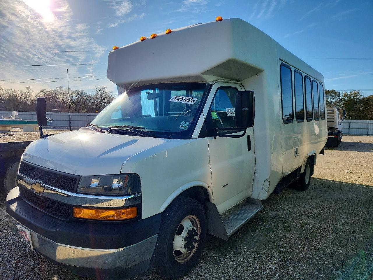 2021 Chevrolet Express G3500 - Wheelchair Shuttle Bus - Prior Fleet - Фото 2