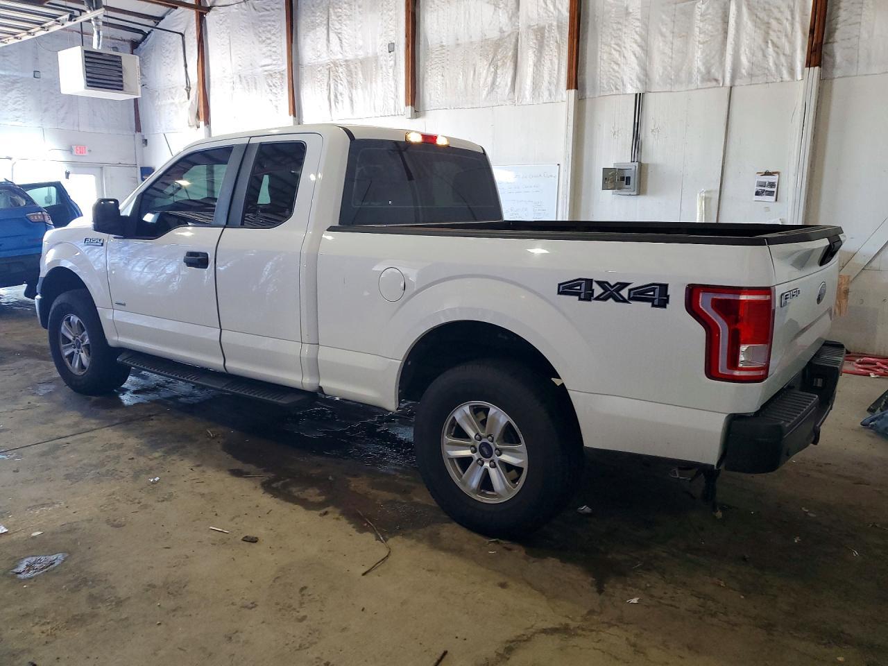 2016 Ford F150 Super Cab - Фото 2