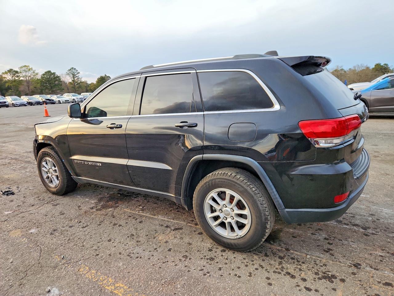 2018 Jeep Grand Cherokee Laredo - Image 2