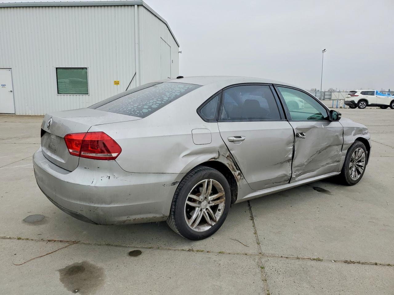 2013 Volkswagen Passat S - Фото 3