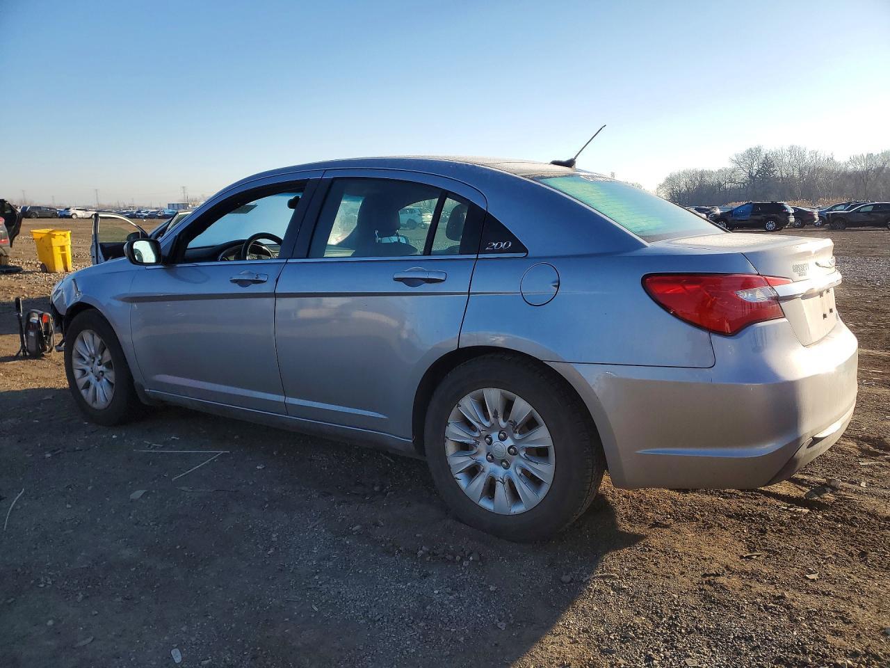 2014 Chrysler 200 Lx - Фото 2