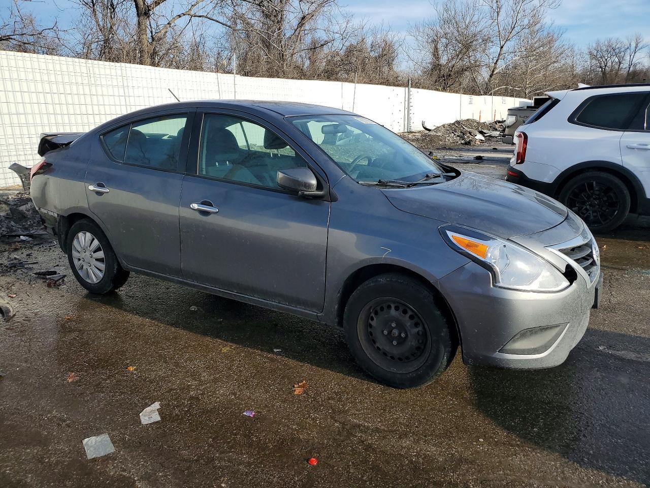 2019 Nissan Versa S - Фото 4