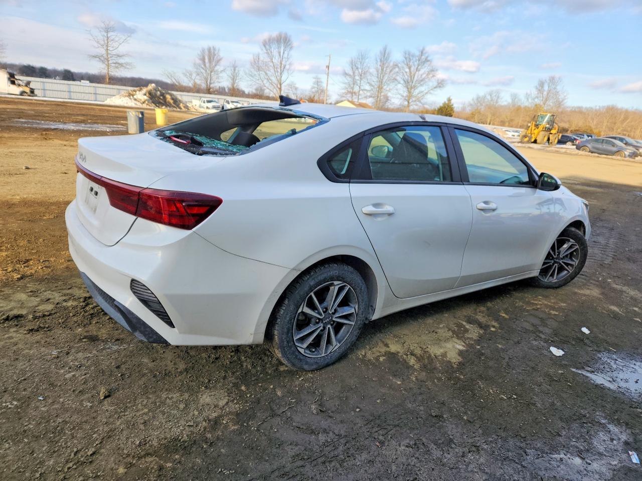2023 Kia Forte Lxs - Фото 3