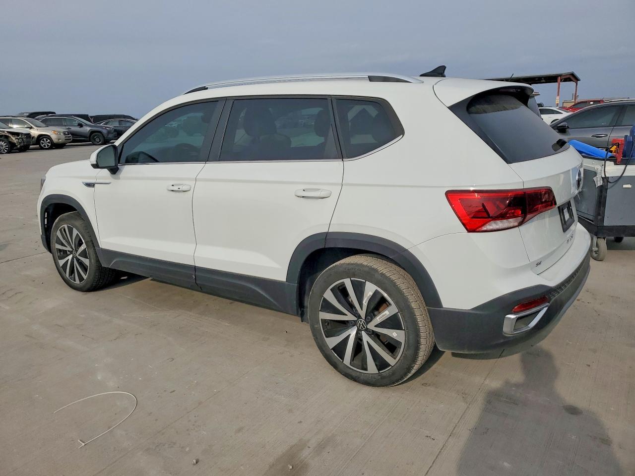 2024 Volkswagen Taos Se - Фото 2