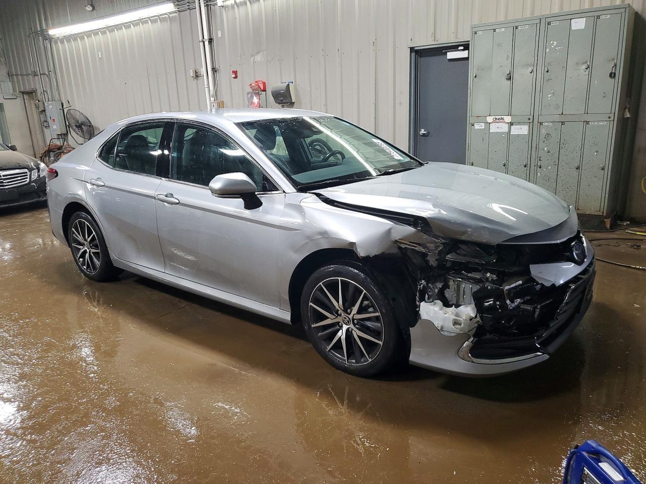 2022 Toyota Camry Xle - Image 4