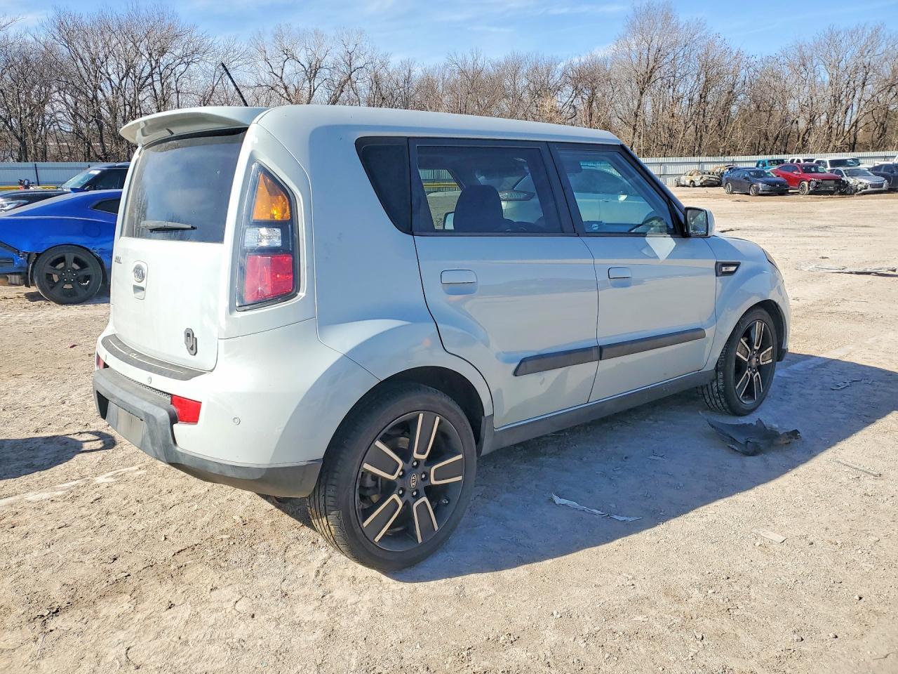 2010 Kia Soul + - Фото 3