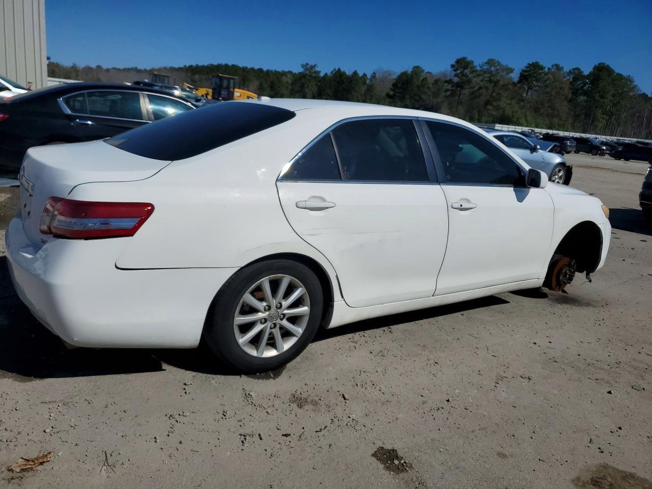 2011 Toyota Camry Xle V6 - Фото 3