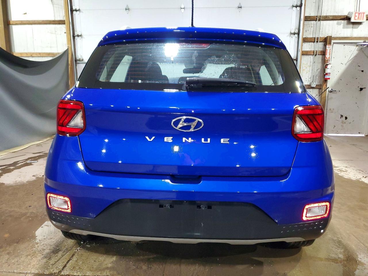 2023 Hyundai Venue Sel - Image 6