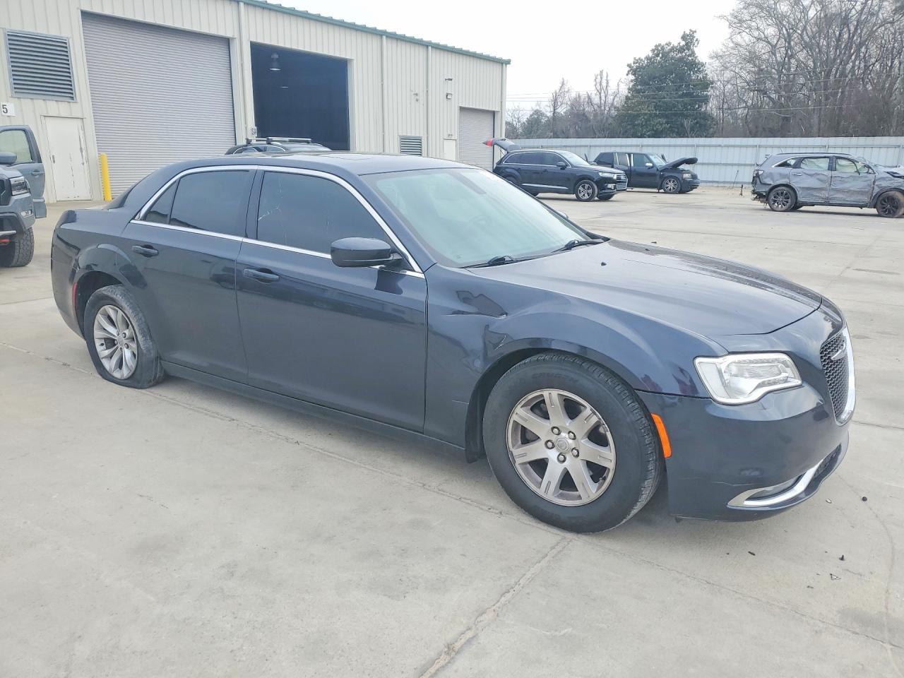 2016 Chrysler 300 - Фото 4