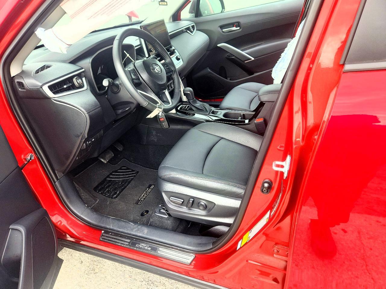 2025 Toyota Corolla Cross Xle - Image 7