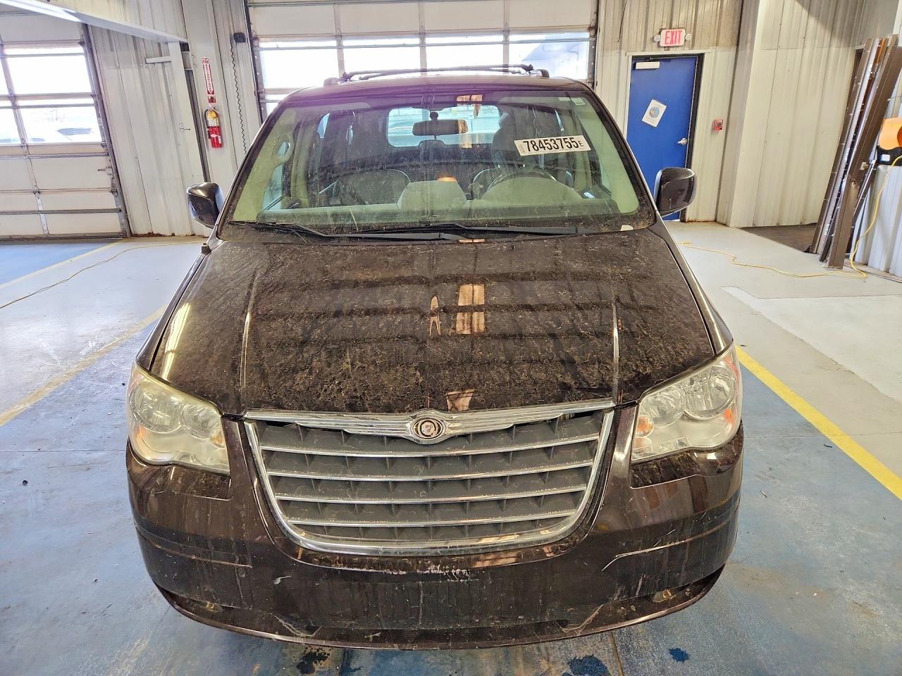 2010 Chrysler Town & Country Touring - Фото 5