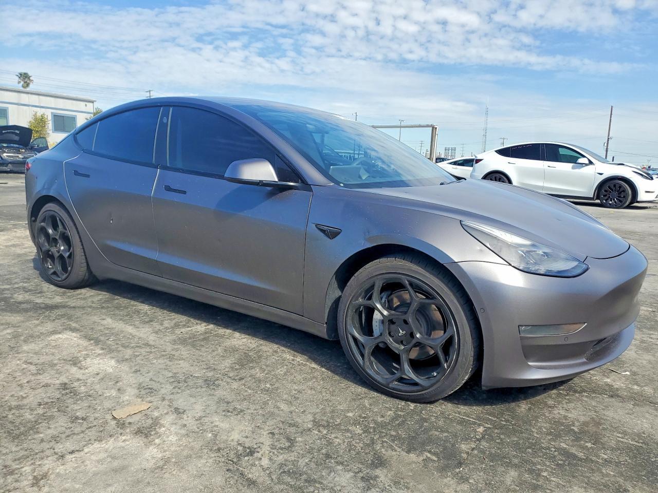 2021 Tesla Model 3 - Фото 4