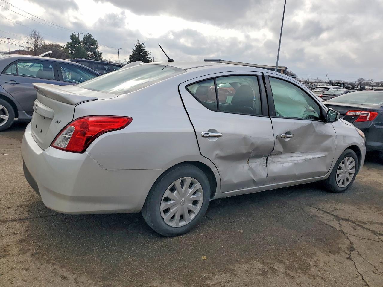 2019 Nissan Versa Sv - Фото 3