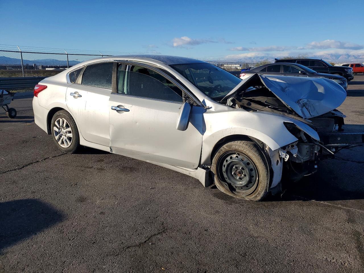 2016 Nissan Altima 2.5 S - Фото 4