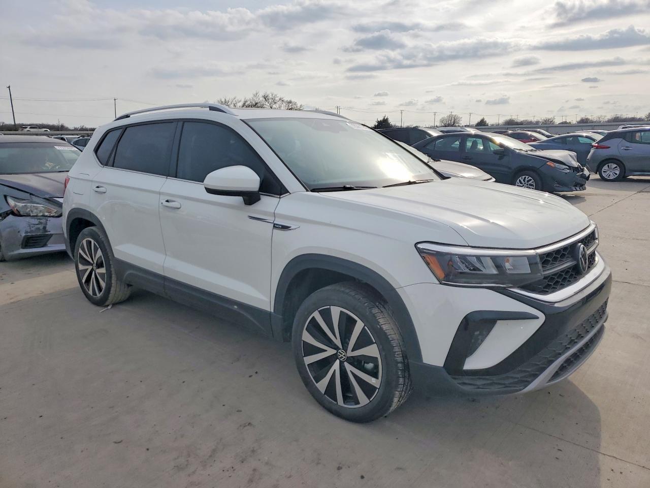 2024 Volkswagen Taos Se - Фото 4