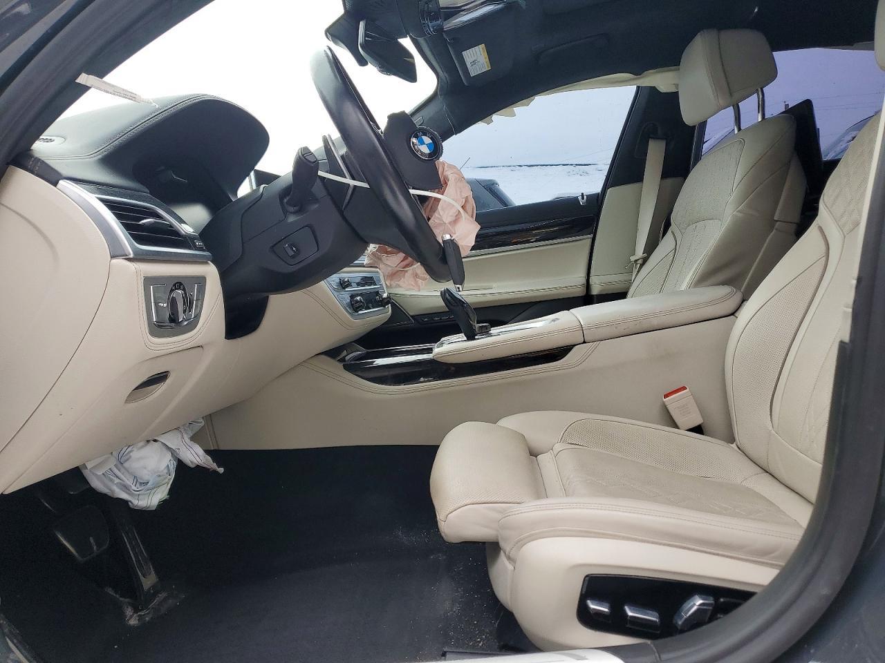 2022 BMW 750 Xi - Фото 7