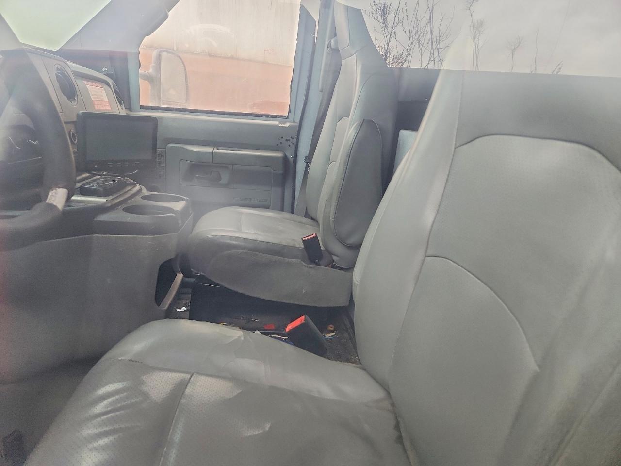 2016 Ford E350 Armored Van - Фото 7