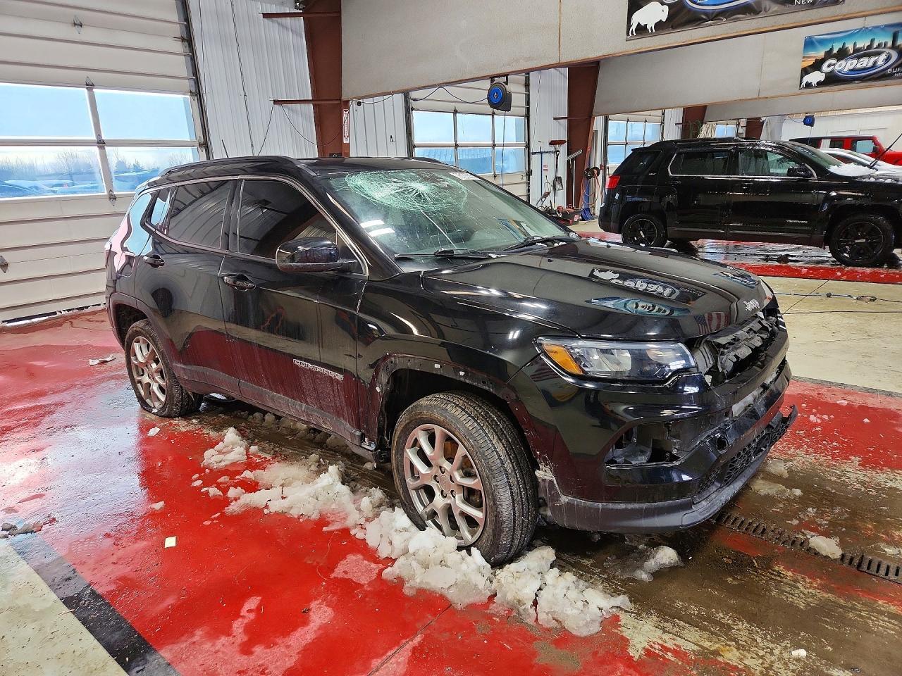 2022 Jeep Compass Latitude Lux - Image 4