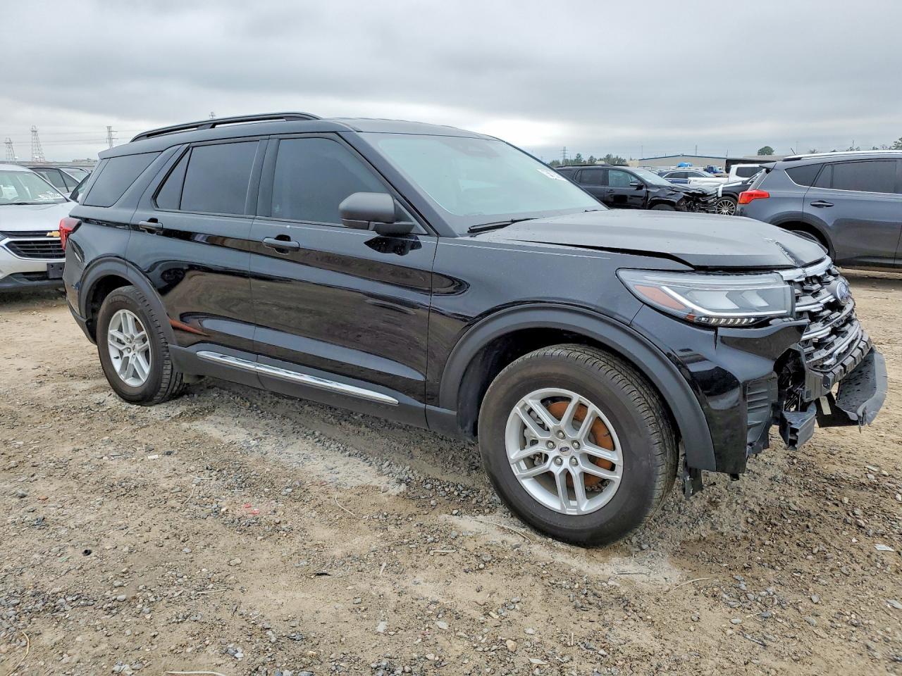 2025 Ford Explorer Active - Image 4