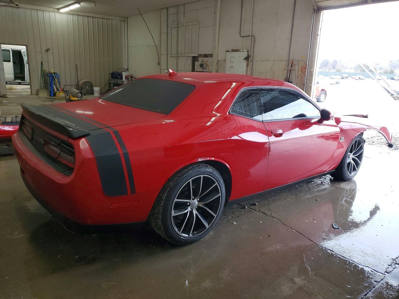 2016 Dodge Challenger R - Image 3