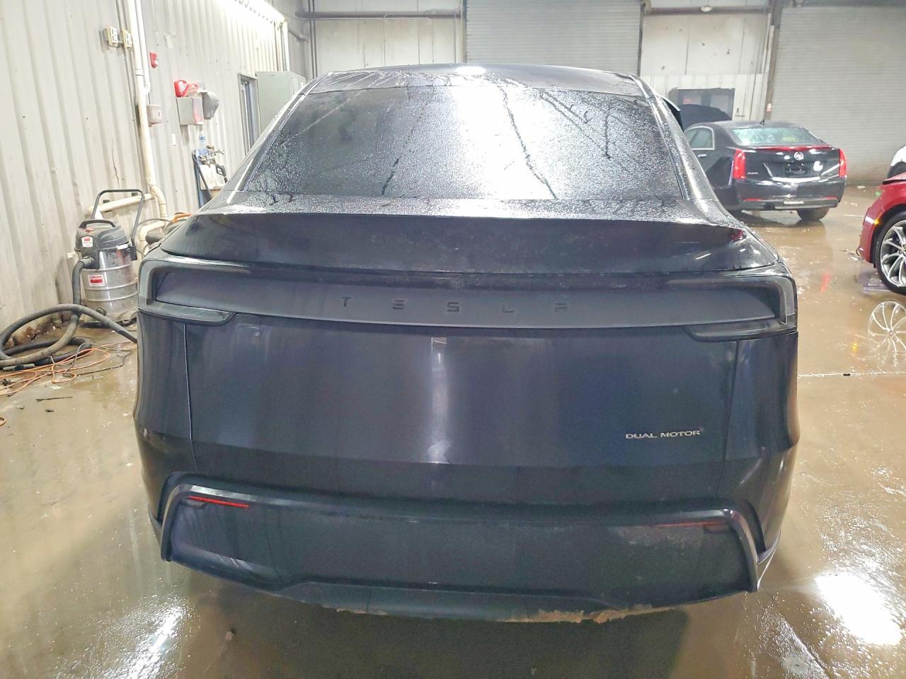 2026 Tesla Model Y - Фото 6