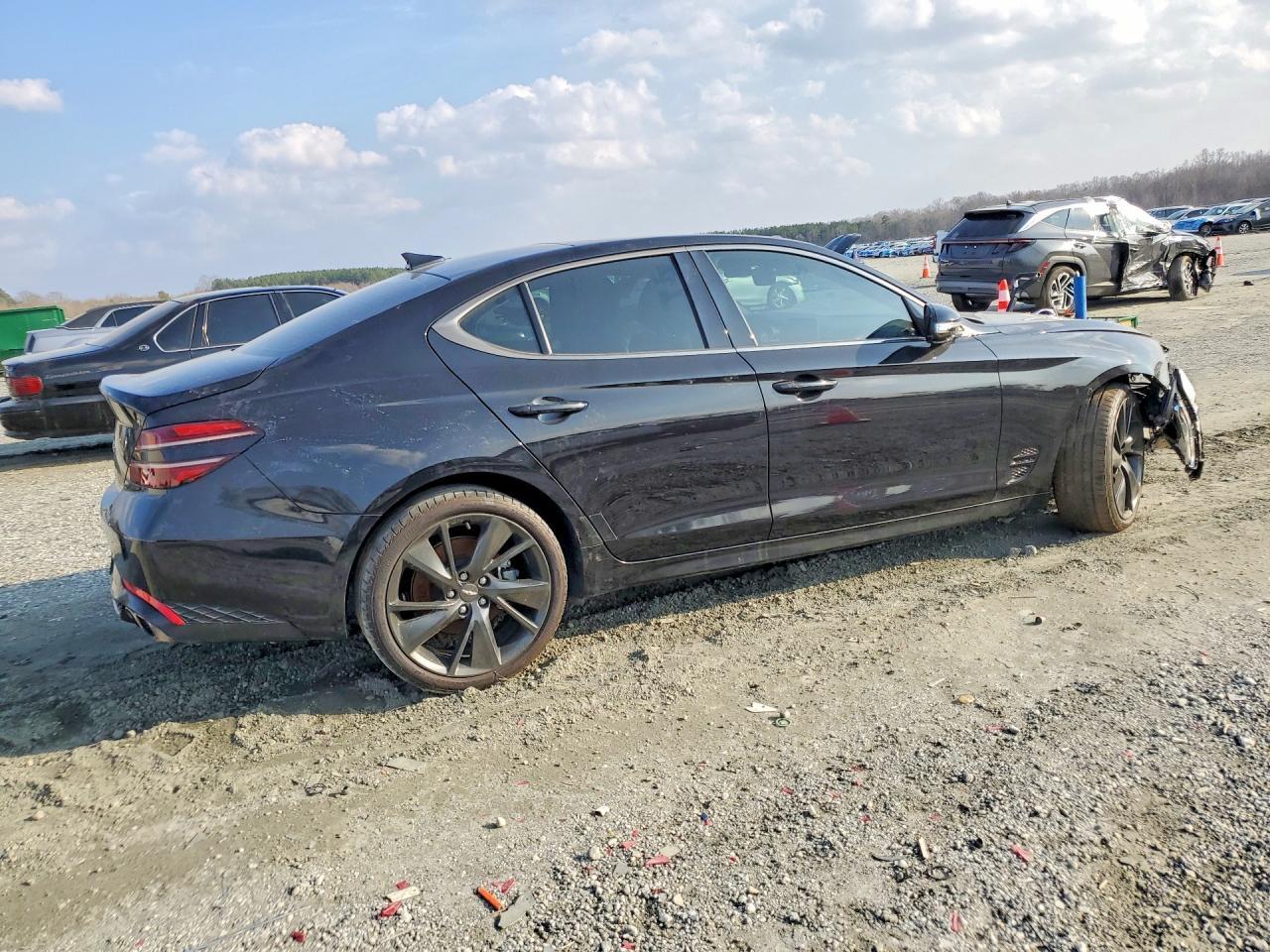2023 Genesis G70 2.0T - Фото 3
