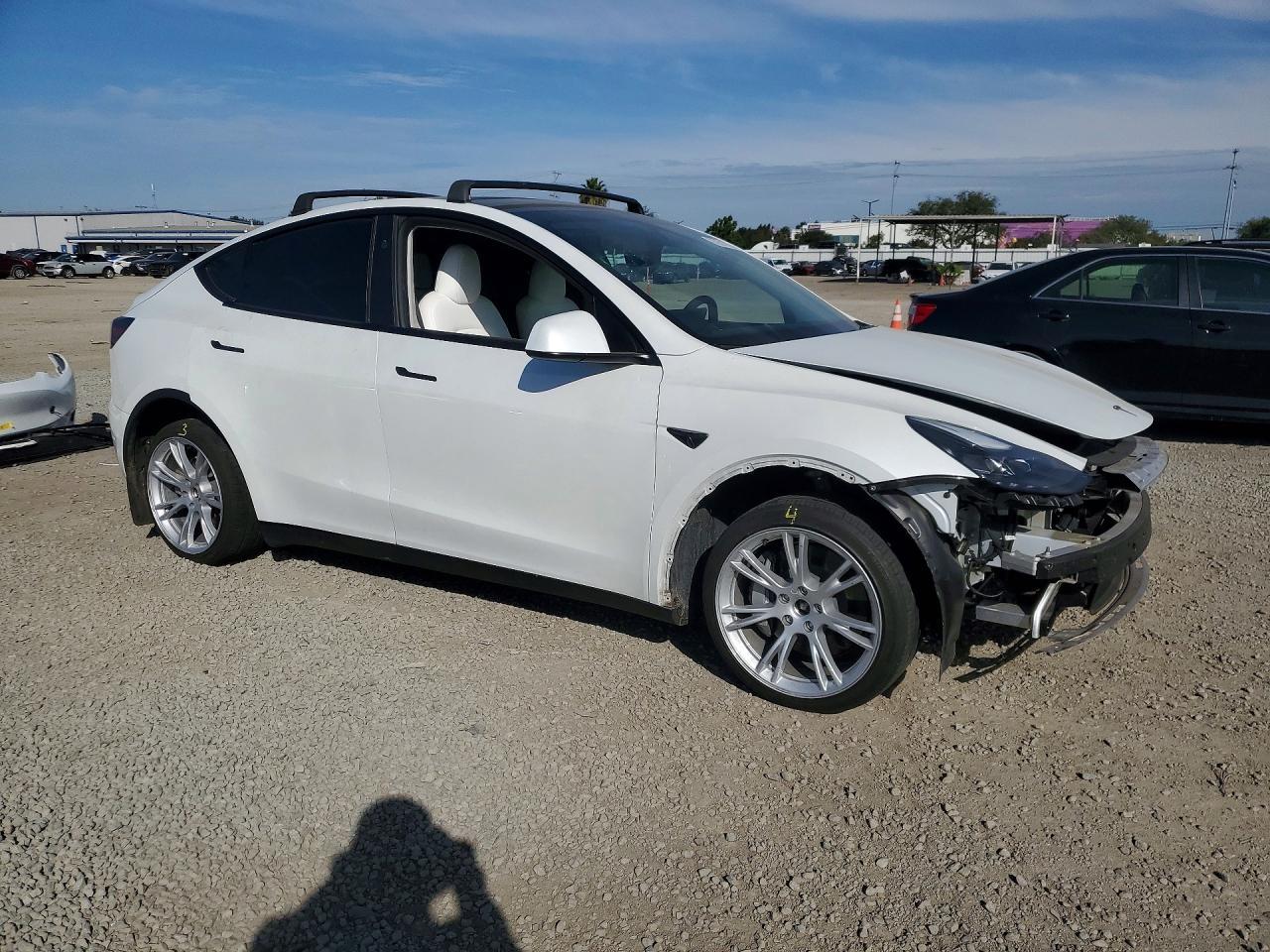 2024 Tesla Model Y - Image 4