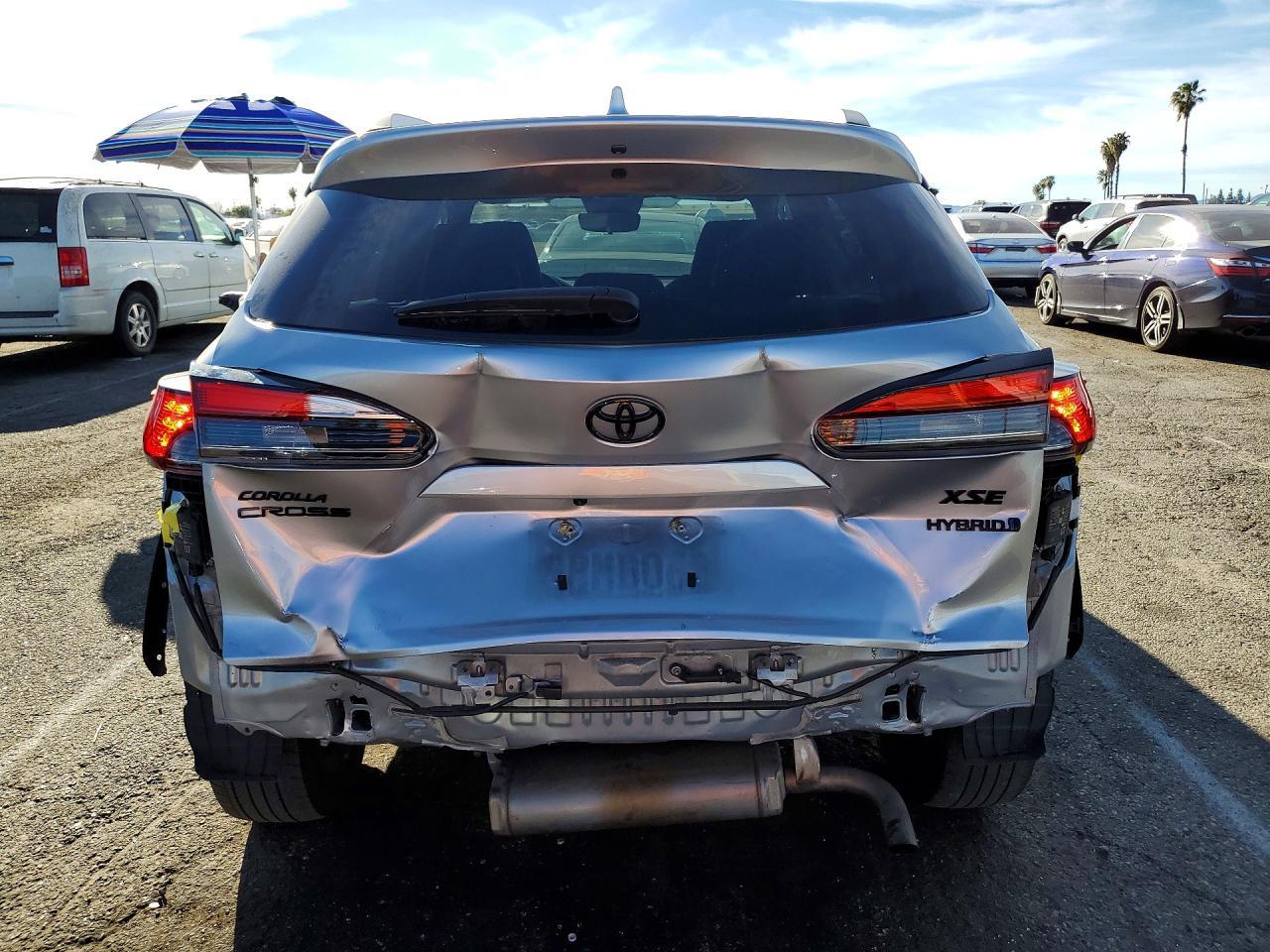 2024 Toyota Corolla Cross Hybrid Xse - Фото 6