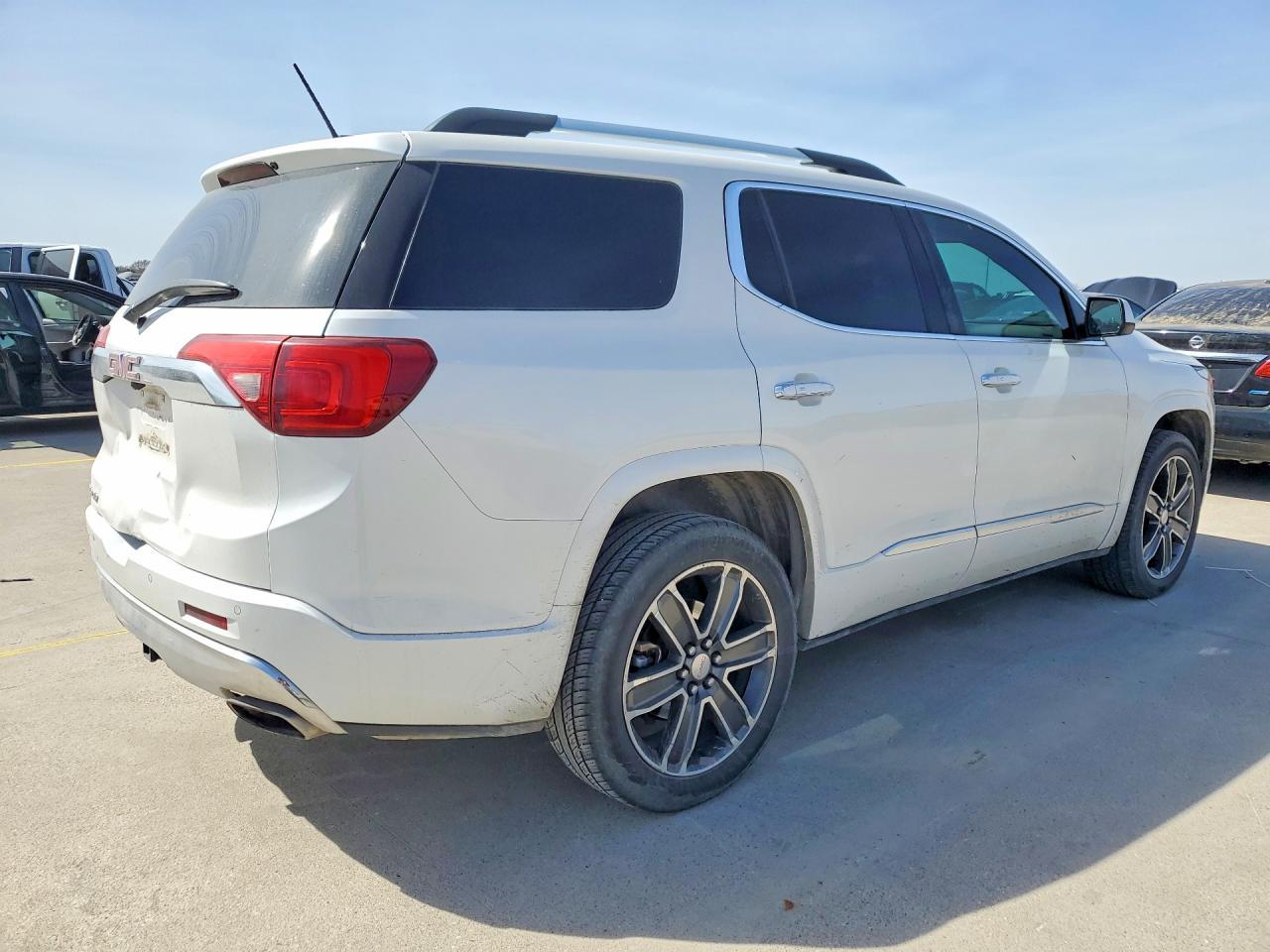 2018 GMC Acadia Denali - Фото 3