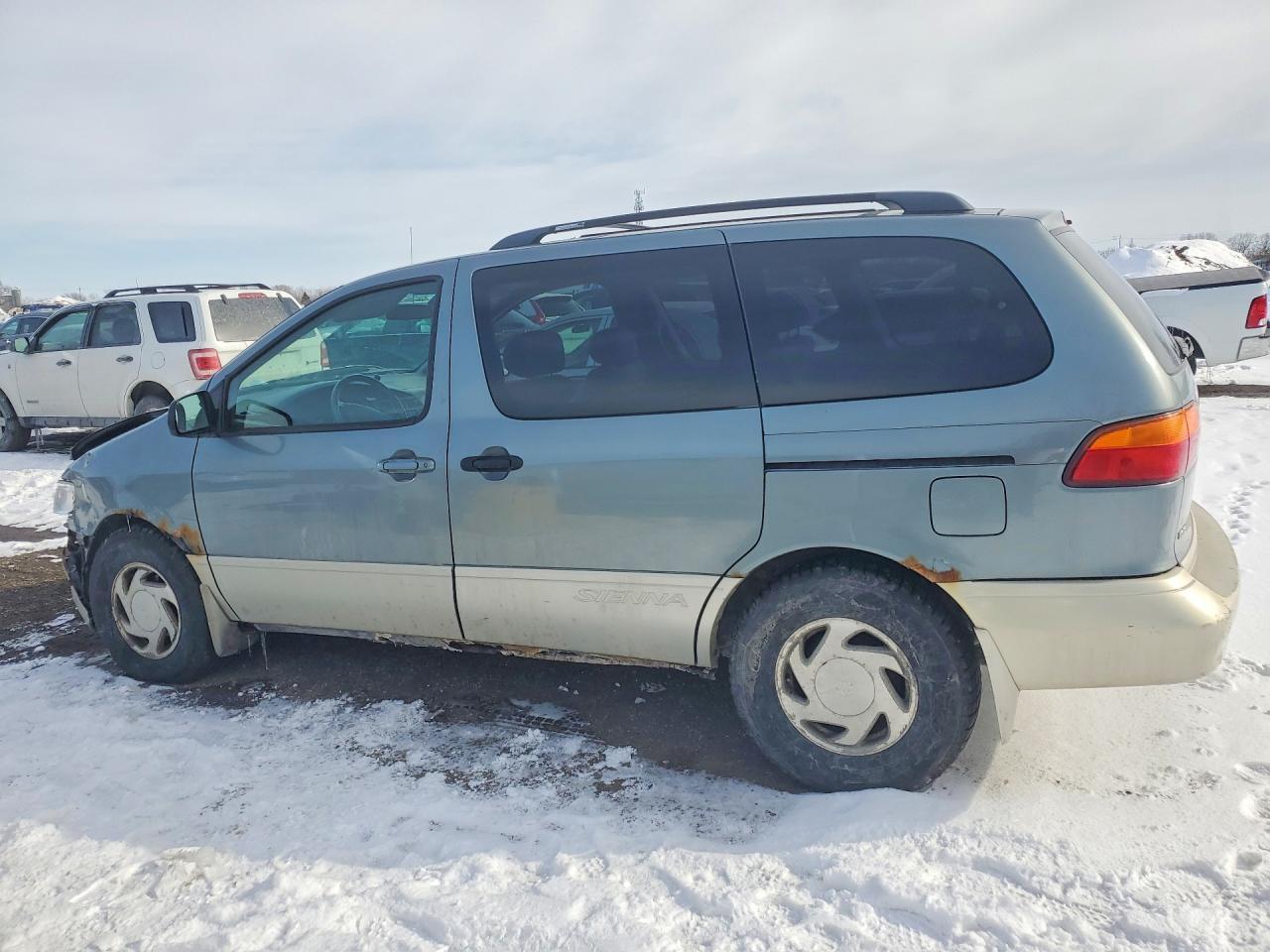 2000 Toyota Sienna Le - Фото 2
