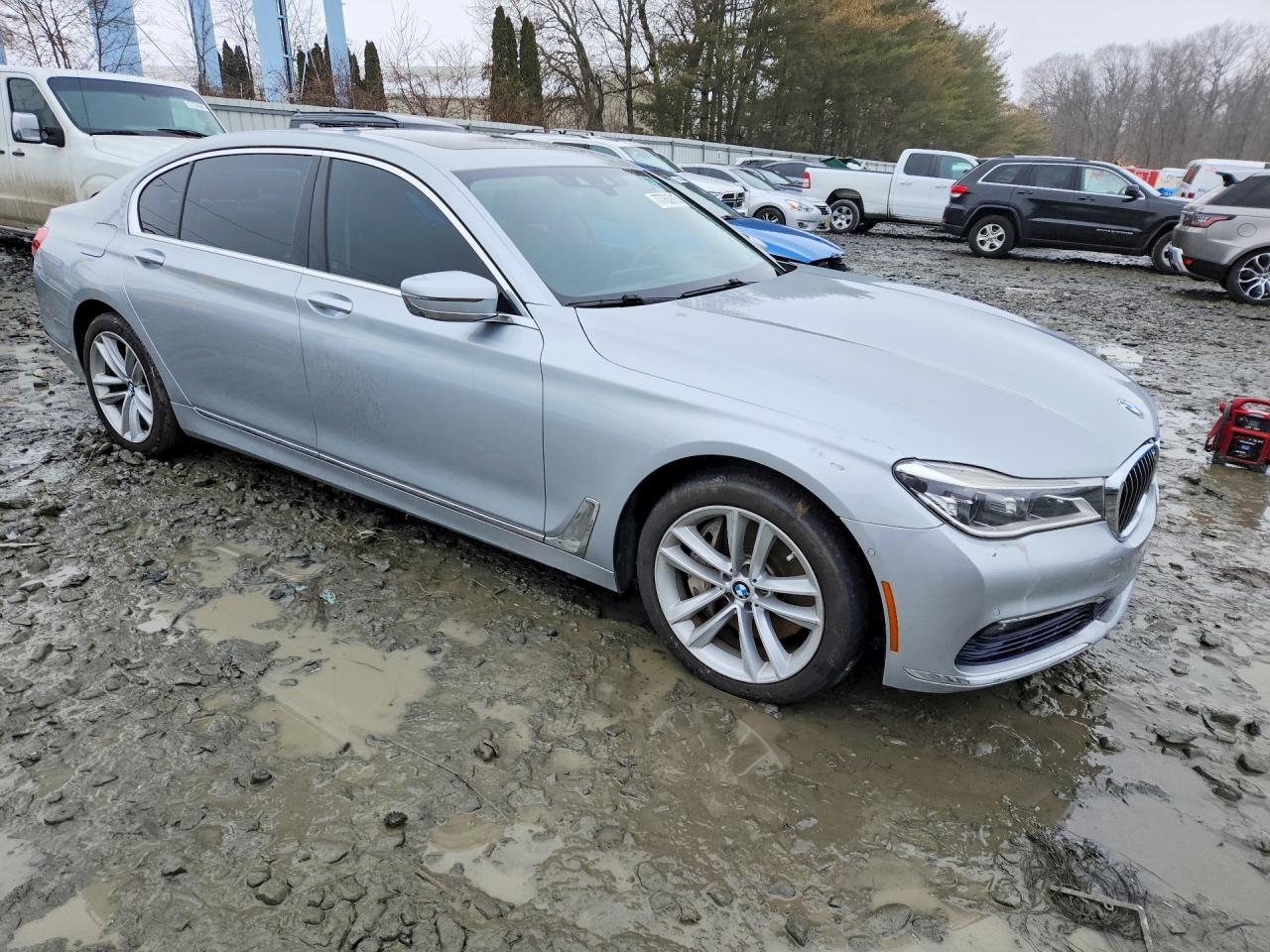 2016 BMW 750 Xi - Image 4