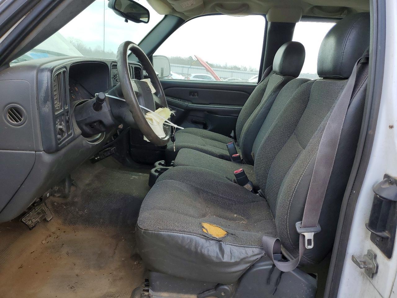 2004 Chevrolet Silverado C1500 - Image 7