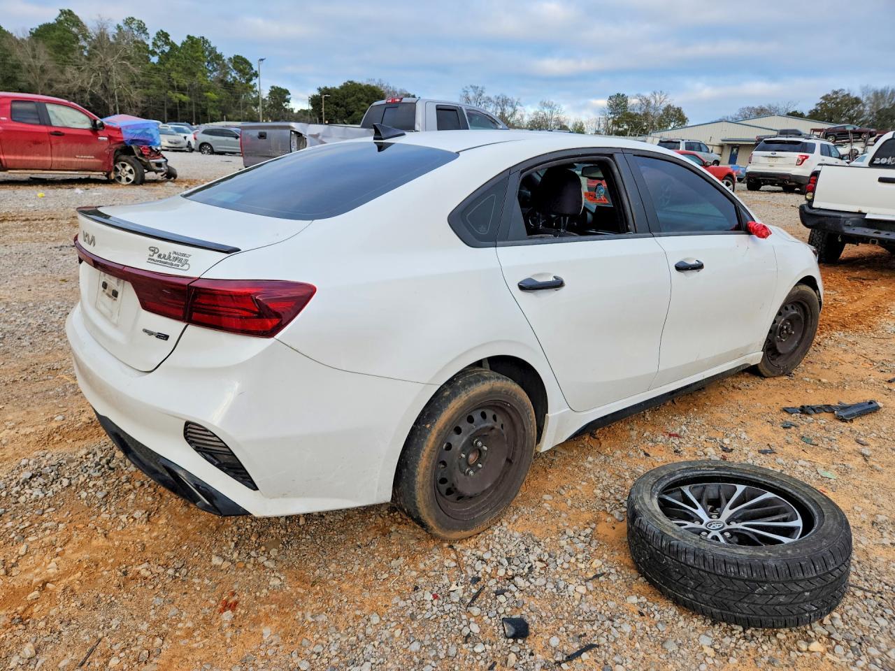 2024 Kia Forte - Фото 3
