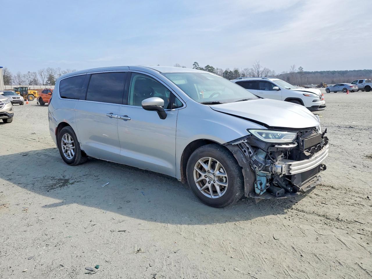 2023 Chrysler Pacifica Touring L - Image 4