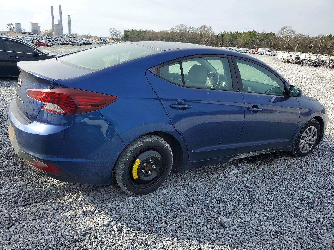 2019 Hyundai Elantra Se - Image 3