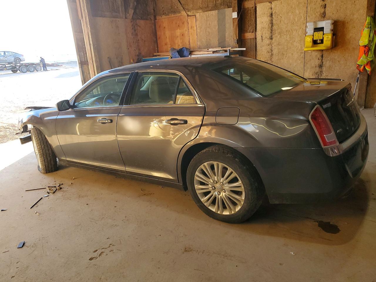 2013 Chrysler 300 - Фото 2