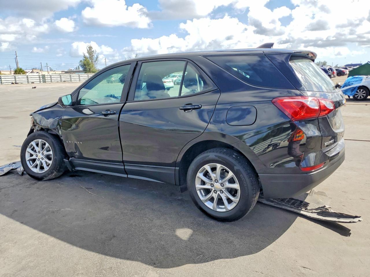 2021 Chevrolet Equinox Ls - Фото 2