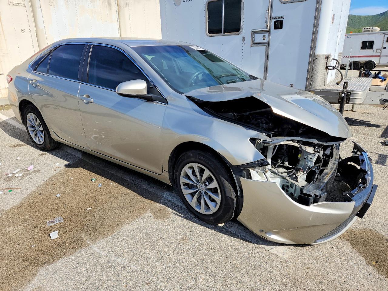 2017 Toyota Camry Le - Фото 4