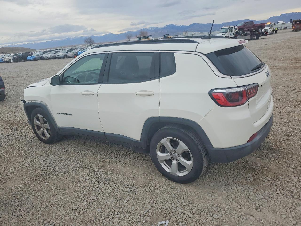 2017 Jeep Compass Latitude - Фото 2