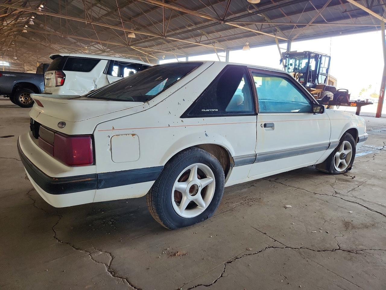 1989 Ford Mustang - Image 3