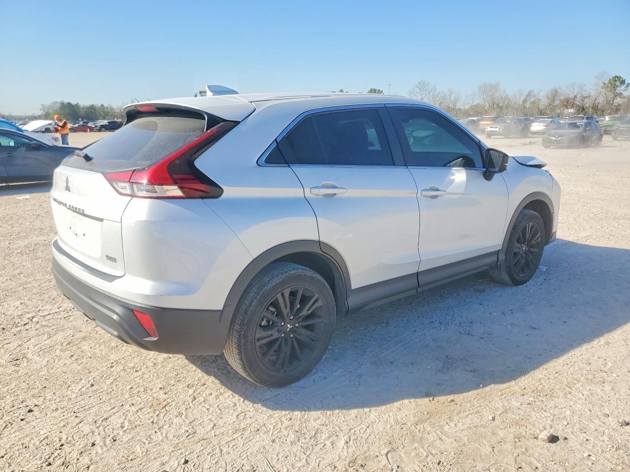 2023 Mitsubishi Eclipse Cross Le - Image 3
