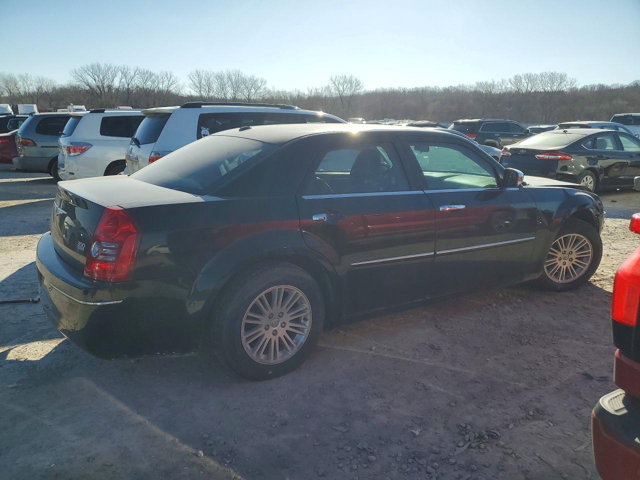 2010 Chrysler 300 Touring - Фото 3