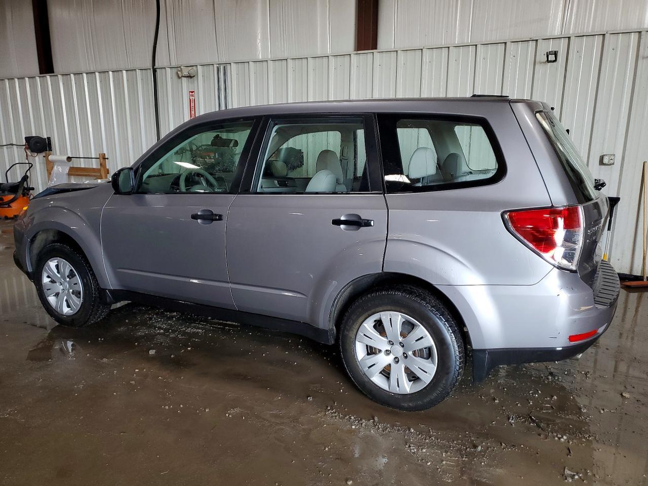 2010 Subaru Forester 2.5X - Фото 2