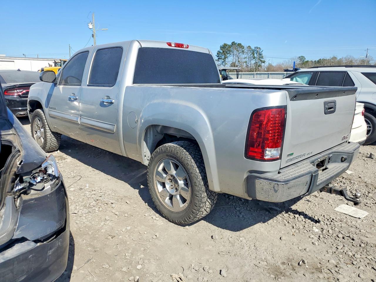 2011 GMC Sierra C1500 Sle - Image 2