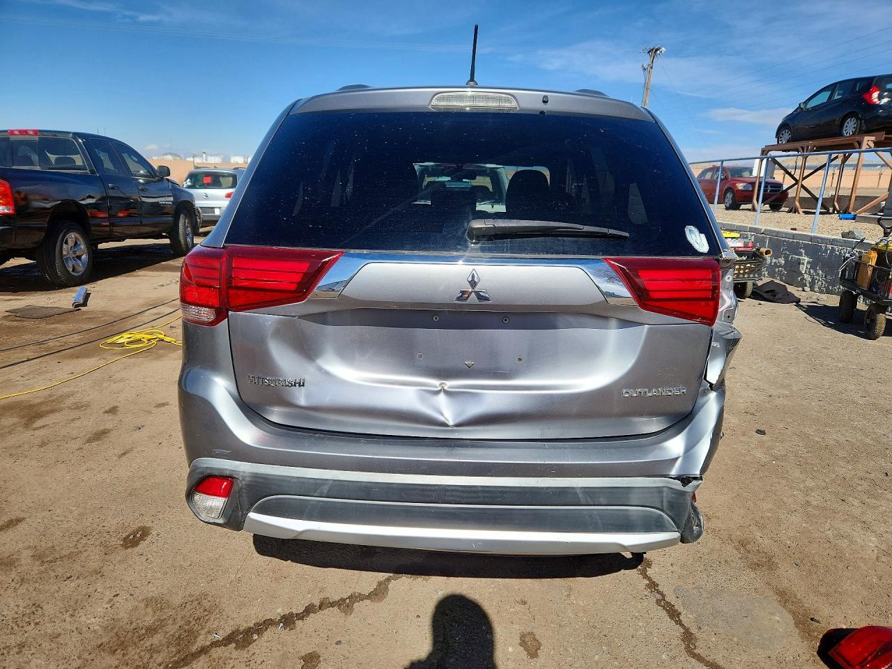 2016 Mitsubishi Outlander Es - Image 6