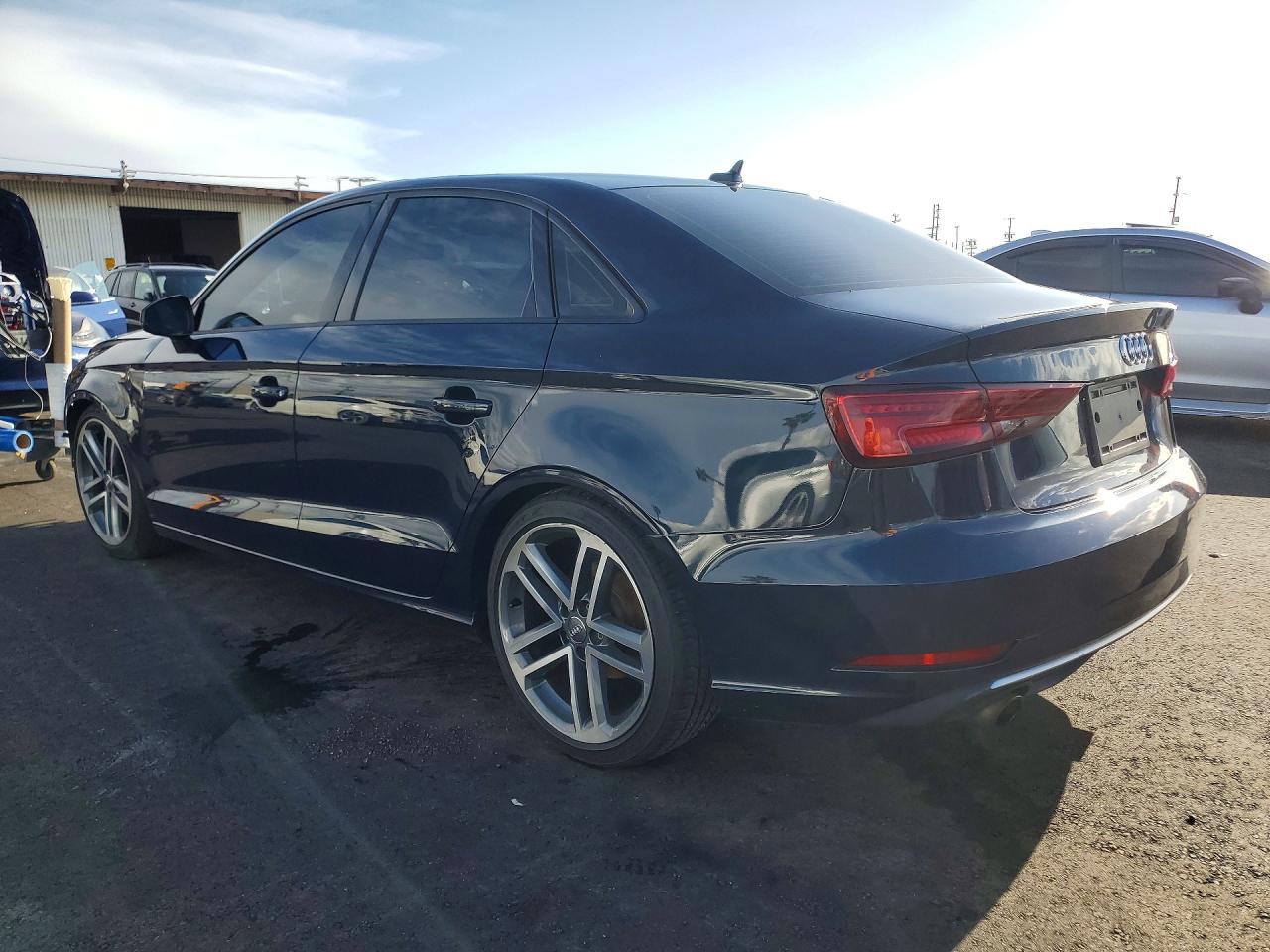 2018 Audi A3 Premium - Фото 2